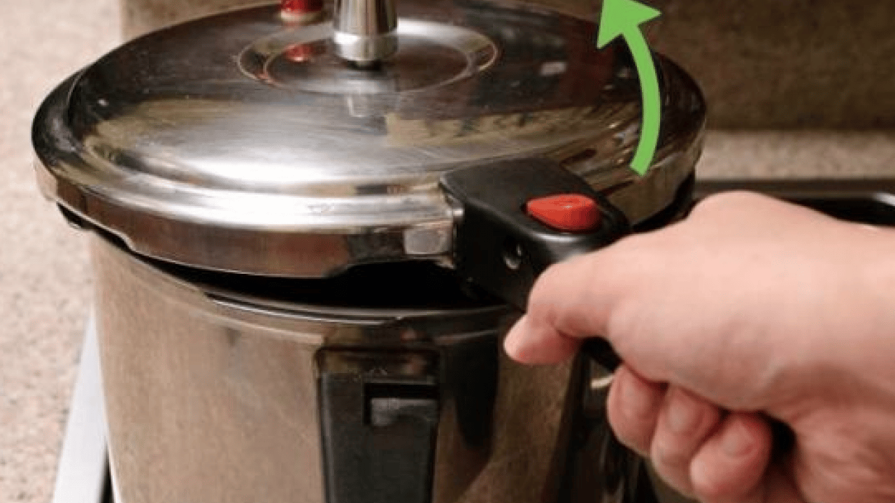 Foto - Aman dikkat diyelim: Düdüklü tencere neden patlar? Küçük ihmaller mutfağı yıkabilir