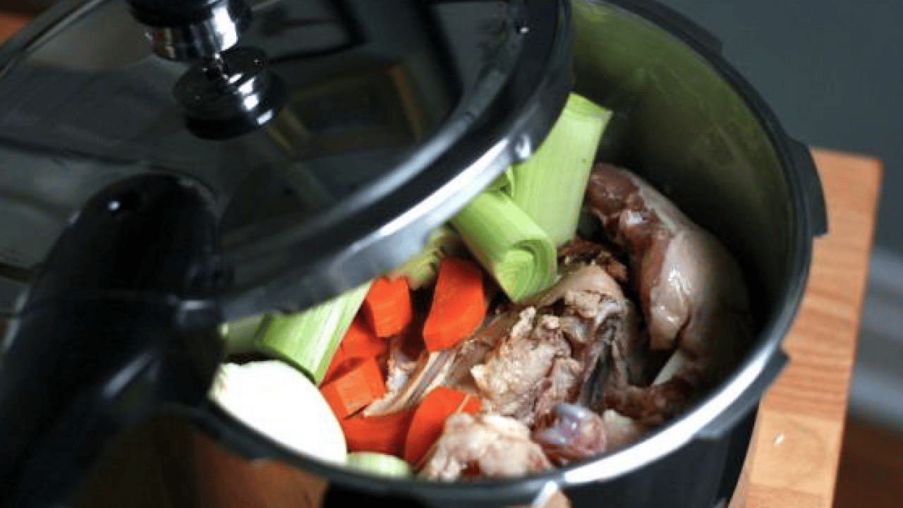 Foto - Aman dikkat diyelim: Düdüklü tencere neden patlar? Küçük ihmaller mutfağı yıkabilir