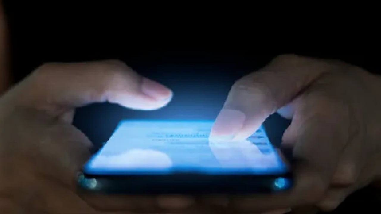 Foto - Aman dikkat! Geceleri görünmez tehlike: Akıllı telefonlar hücrelerini tehdit ediyor