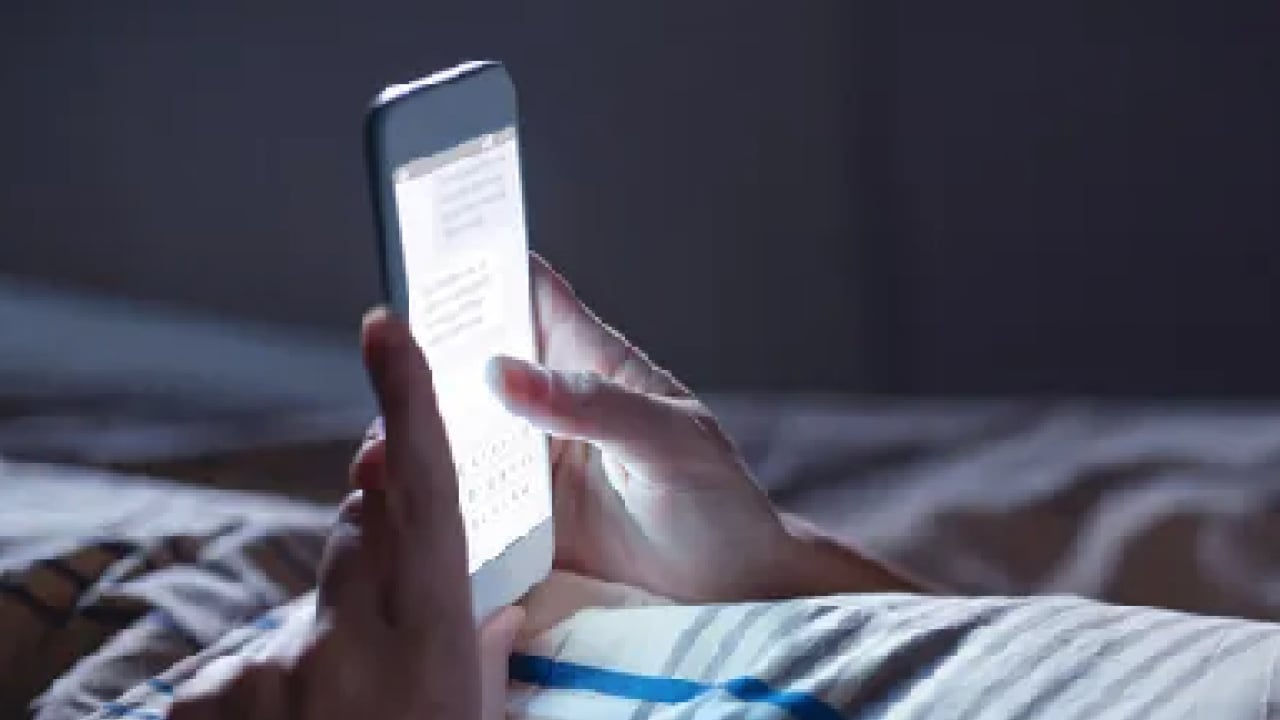 Foto - Aman dikkat! Geceleri görünmez tehlike: Akıllı telefonlar hücrelerini tehdit ediyor