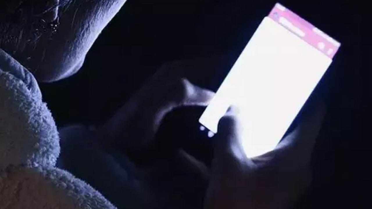 Foto - Aman dikkat! Geceleri görünmez tehlike: Akıllı telefonlar hücrelerini tehdit ediyor