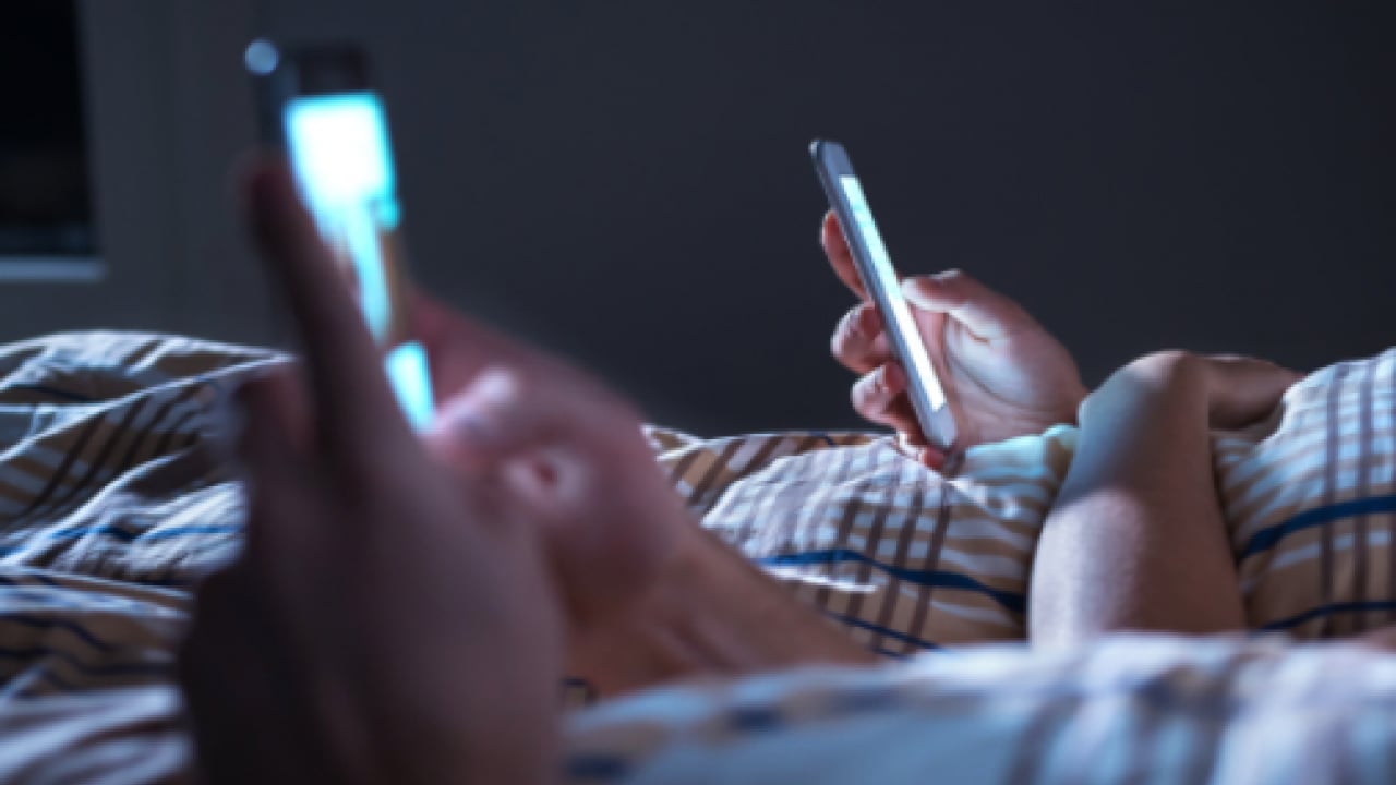 Foto - Aman dikkat! Geceleri görünmez tehlike: Akıllı telefonlar hücrelerini tehdit ediyor