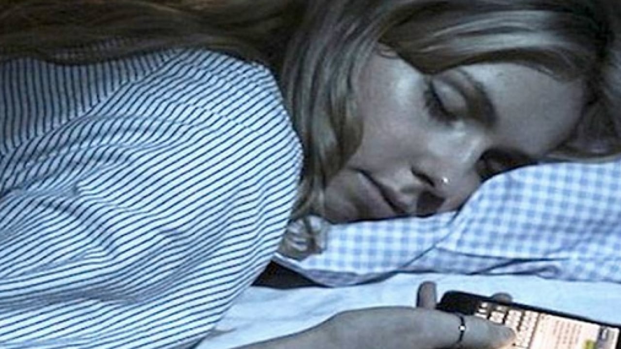 Foto - Aman dikkat! Geceleri görünmez tehlike: Akıllı telefonlar hücrelerini tehdit ediyor