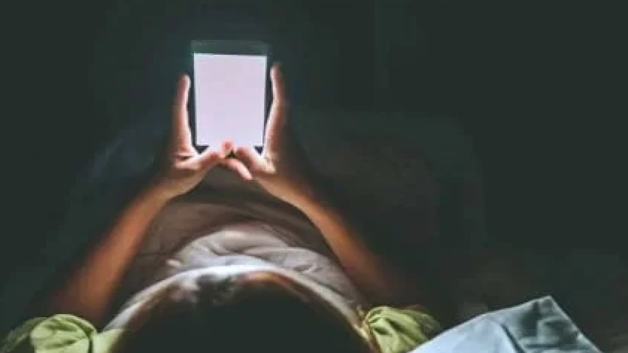 Foto - Aman dikkat! Geceleri görünmez tehlike: Akıllı telefonlar hücrelerini tehdit ediyor