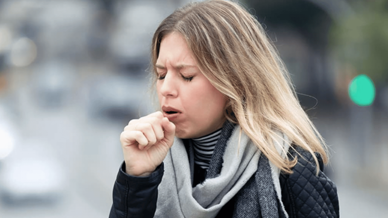 Foto - Geçmeyen öksürüğe dikkat: Profesör soğuk havalarla virüslerin artışta olduğunu açıkladı: Farkında değiliz