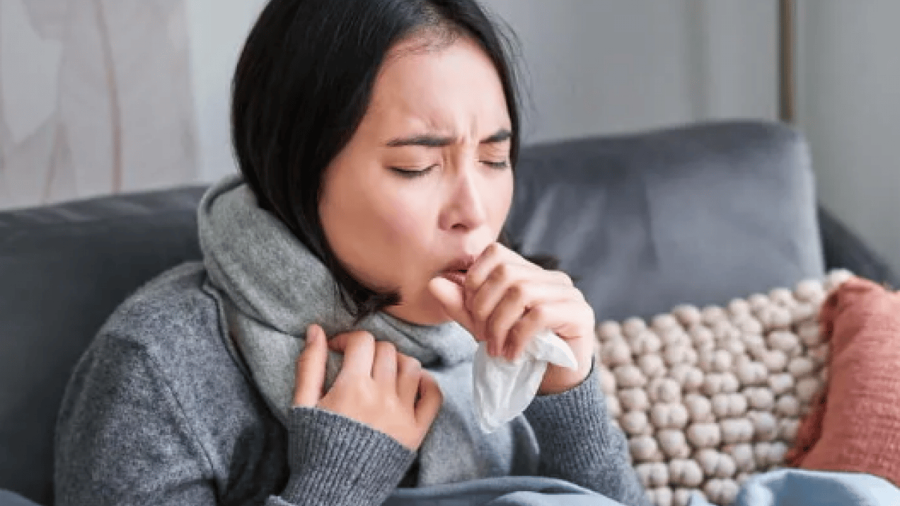 Foto - Geçmeyen öksürüğe dikkat: Profesör soğuk havalarla virüslerin artışta olduğunu açıkladı: Farkında değiliz