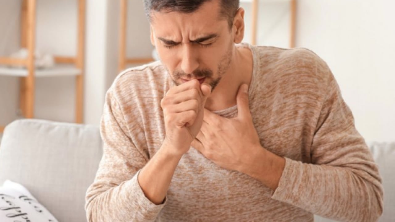 Foto - Geçmeyen öksürüğe dikkat: Profesör soğuk havalarla virüslerin artışta olduğunu açıkladı: Farkında değiliz