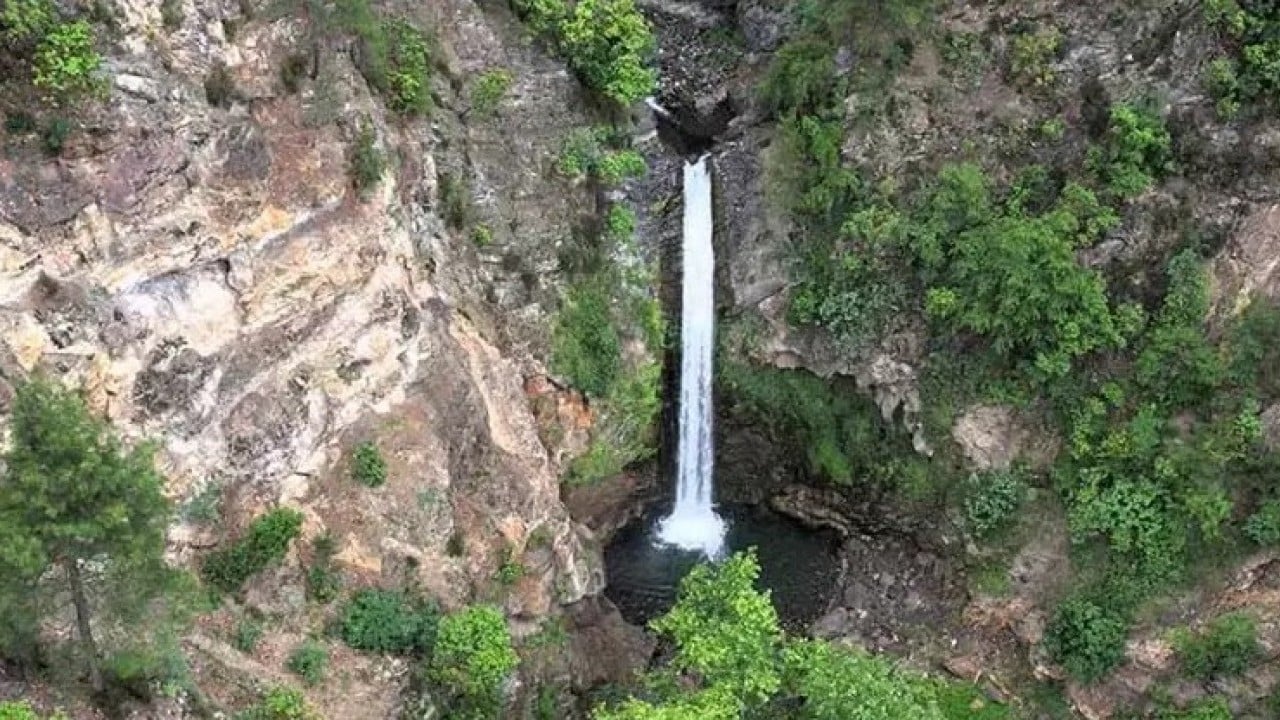 Amanos Dağları eteklerindeki Karaçay Vadisi'nde 7 yeni şelale keşfedildi