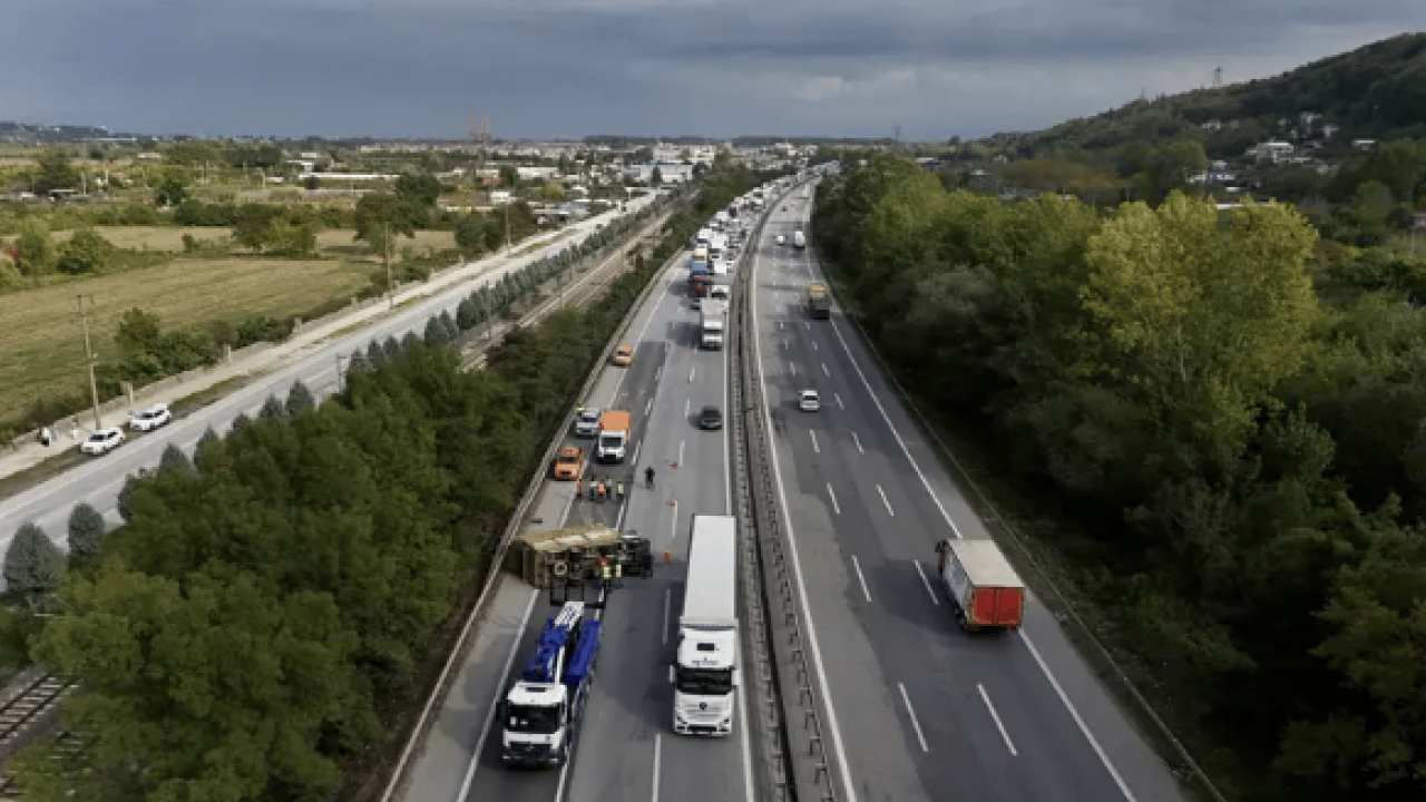 Foto - Anadolu Otoyolu'nda kaza! İstanbul yönü kilitlendi