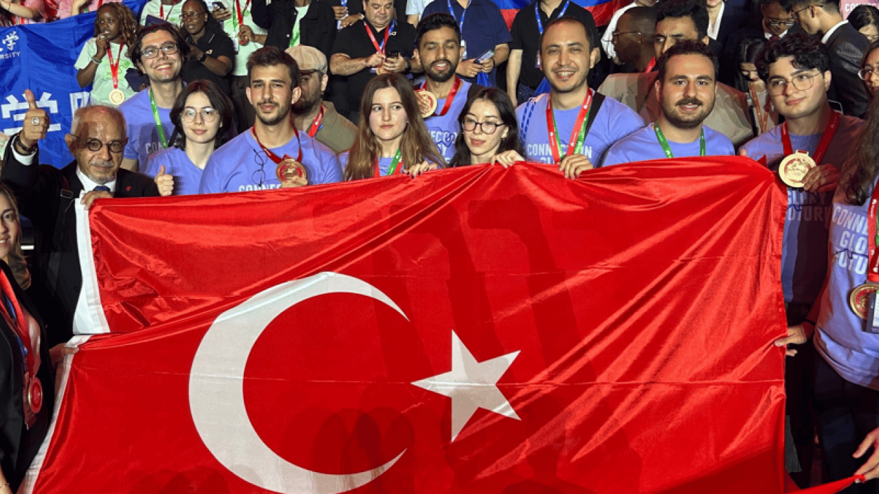 Foto - Anadolu'nun bağrından çıkan Türk mühendis adayları Çin'de tarih yazdı! Sivaslı gençler dünya birincisi oldu!