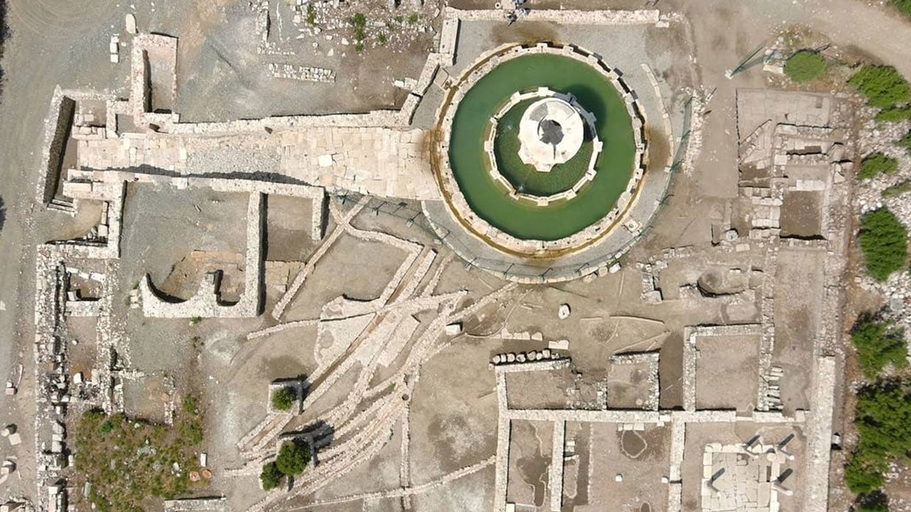 Foto - Anıtsal çeşmede su yeniden akmaya başladı! Medusa mozaiği ziyarete açıldı