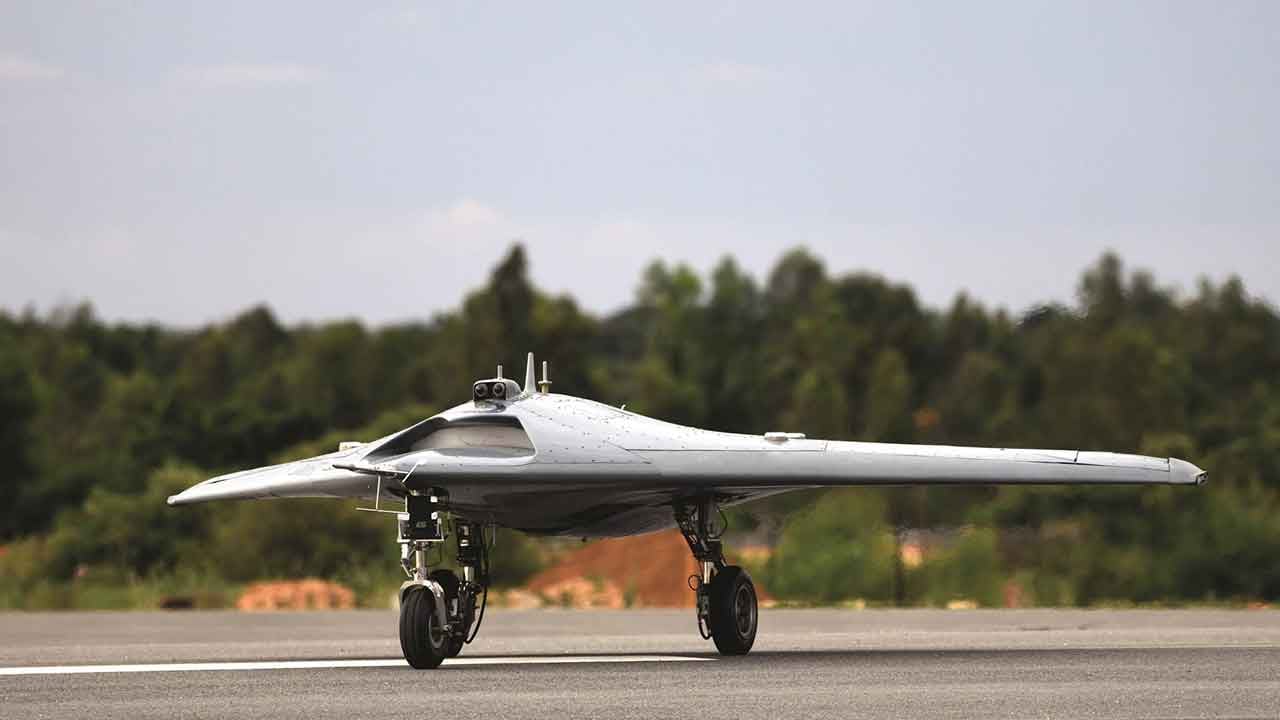 Foto - Anka-3'le birebir benzer savaş uçağı ortaya çıktı! Yapan ülke şaşırttı, gören 'Türkiye'den araklamışlar' diyor