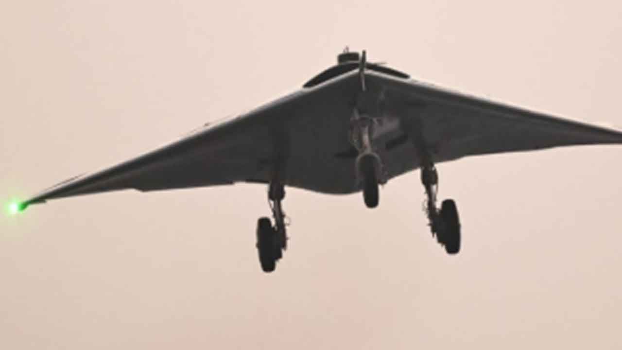 Foto - Anka-3'le birebir benzer savaş uçağı ortaya çıktı! Yapan ülke şaşırttı, gören 'Türkiye'den araklamışlar' diyor