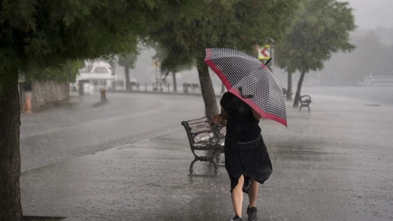 Foto - Ankara can çekişiyor: Çökel yol otomobili yuttu!