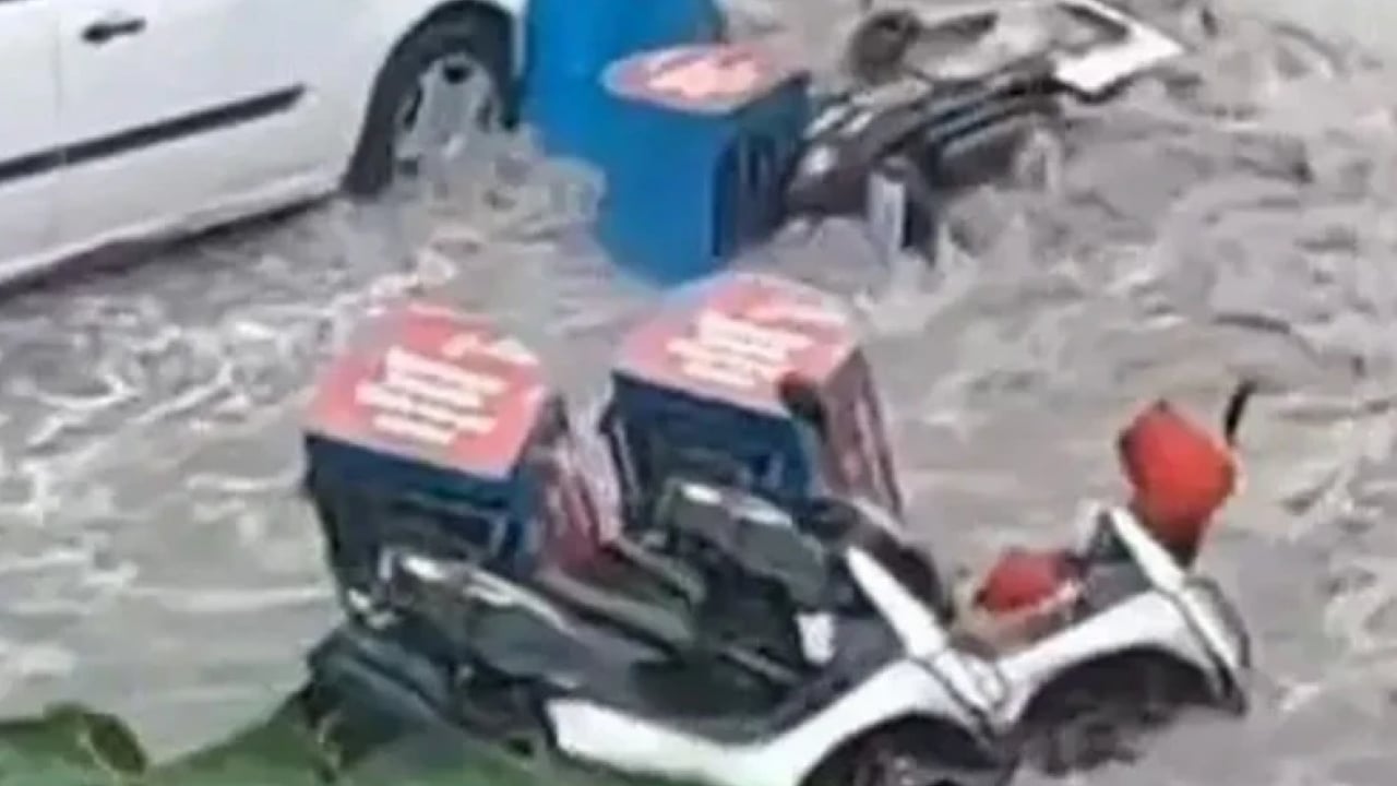 Foto - Ankara can çekişiyor: Çökel yol otomobili yuttu!