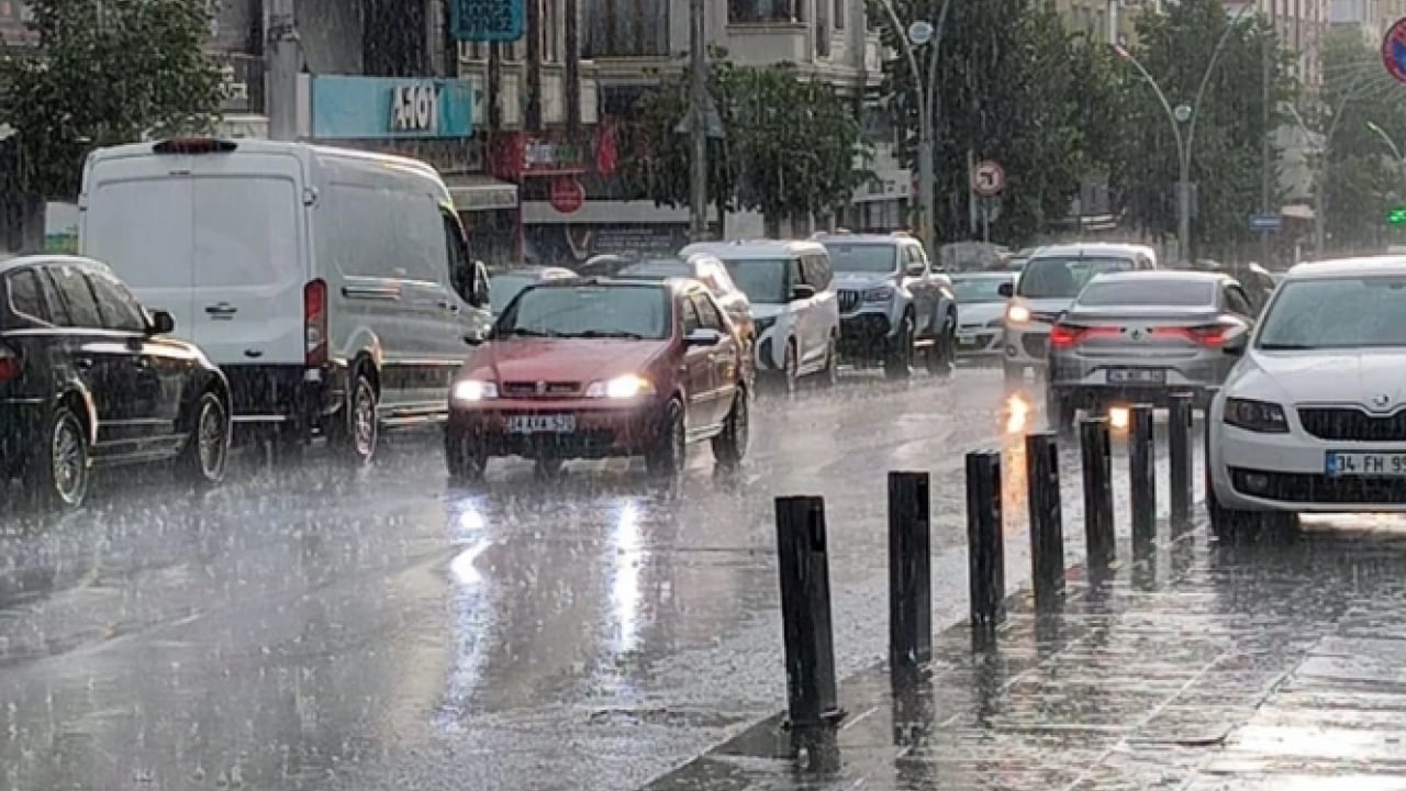 Foto - Ankara can çekişiyor: Çökel yol otomobili yuttu!