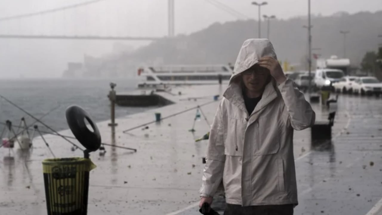 Foto - Ankara can çekişiyor: Çökel yol otomobili yuttu!