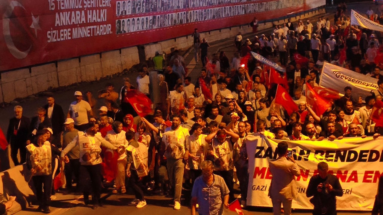 Foto - Ankara Cumhurbaşkanlığı Külliyesi'ne yürüdü: On binlerden 10. yıl nöbeti...