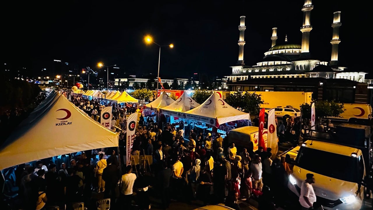 Foto - Ankara Cumhurbaşkanlığı Külliyesi'ne yürüdü: On binlerden 10. yıl nöbeti...
