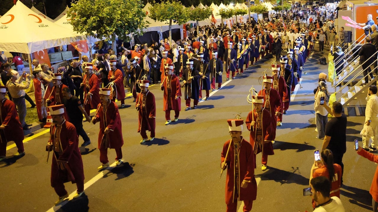 Foto - Ankara Cumhurbaşkanlığı Külliyesi'ne yürüdü: On binlerden 10. yıl nöbeti...