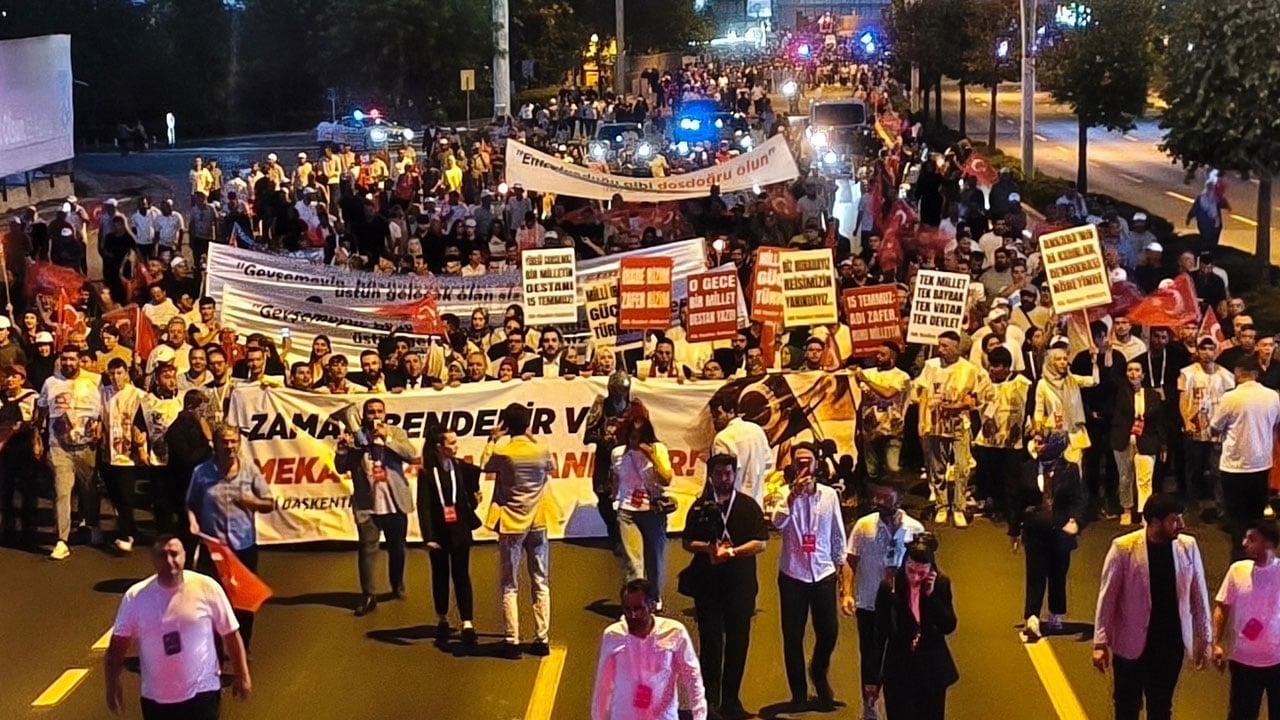 Foto - Ankara Cumhurbaşkanlığı Külliyesi'ne yürüdü: On binlerden 10. yıl nöbeti...