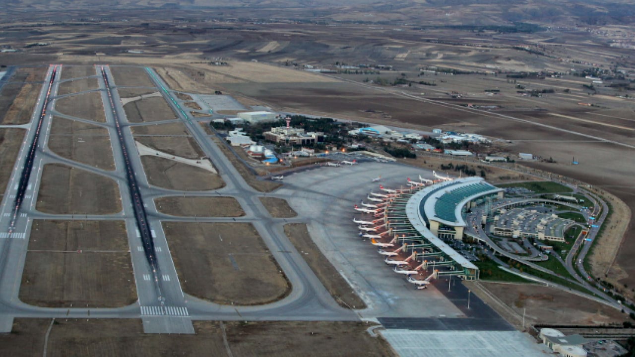 Foto - Ankara Esenboğa şahlanıyor! 3’üncü pist ve dev kule yarın hizmete giriyor