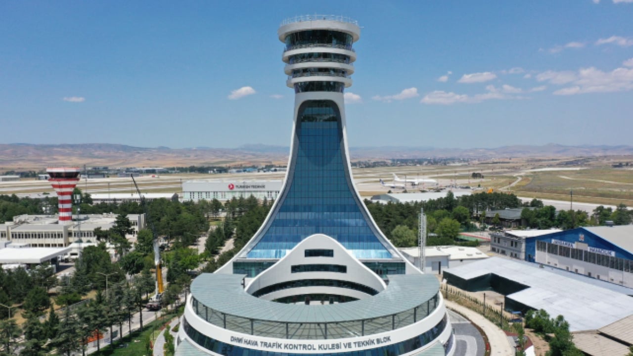 Ankara Esenboğa şahlanıyor! 3’üncü pist ve dev kule yarın hizmete giriyor