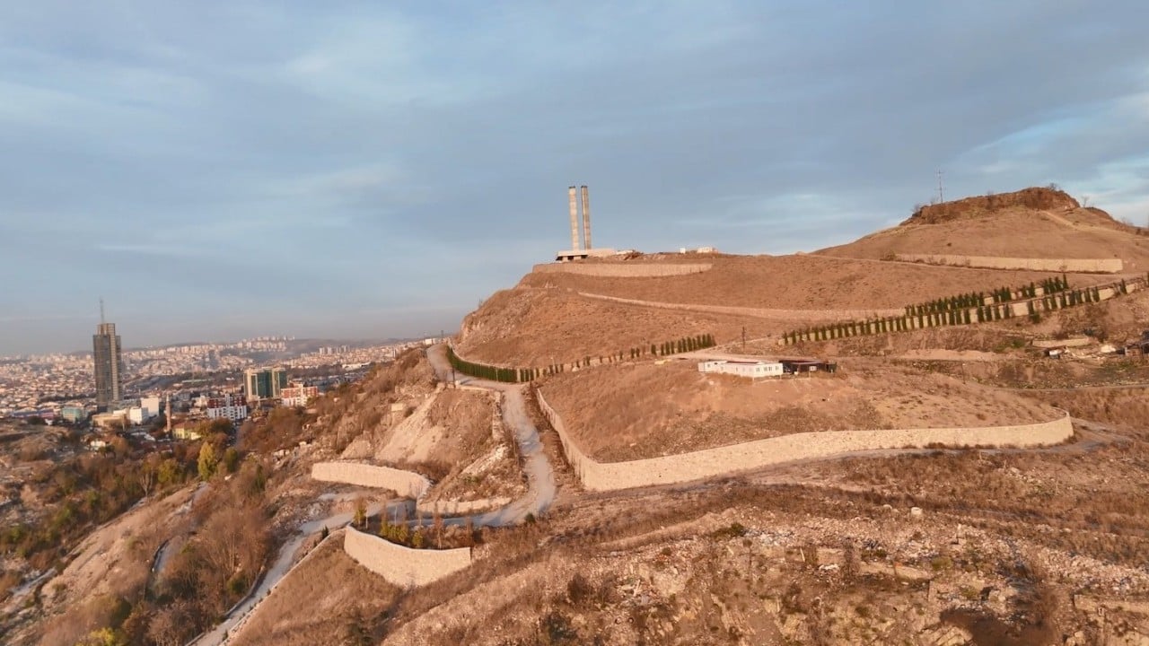 Foto - Ankara Hıdırlıktepe'de milyarlık anıt çürümeye terk edildi: Vatandaşlardan CHP'li başkan Mansur Yavaş'a anıt tepkisi