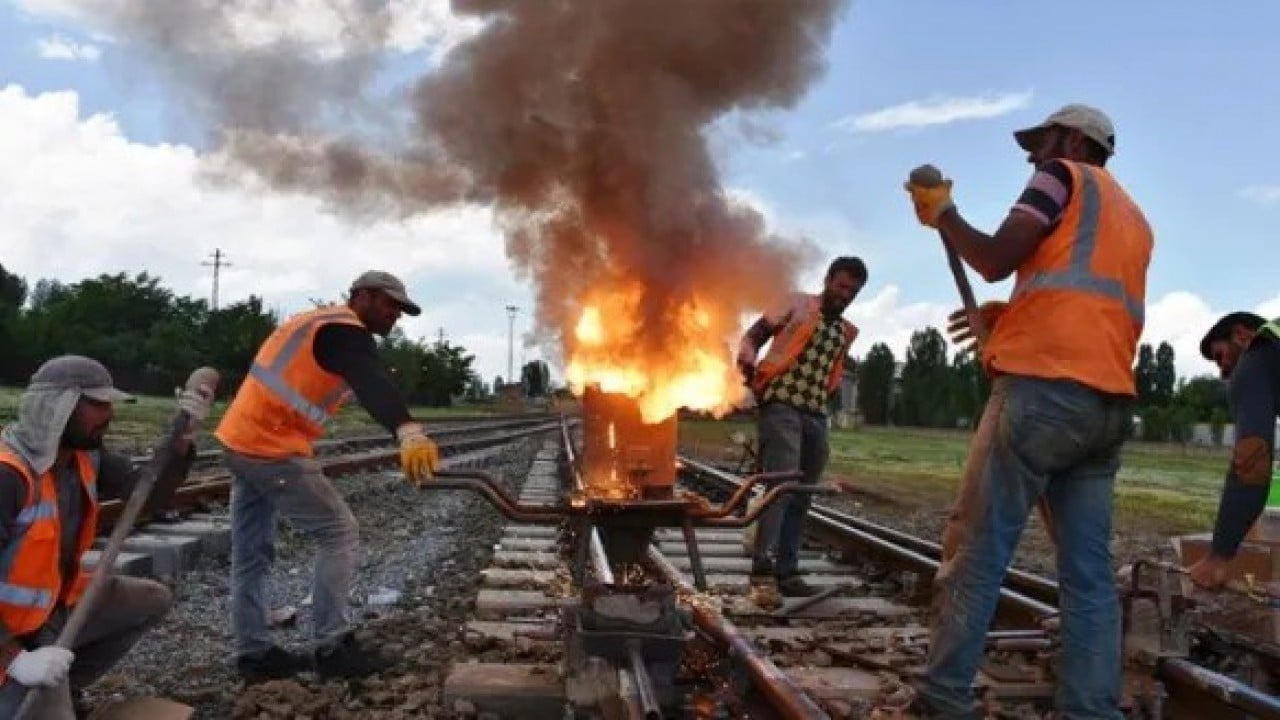 Foto - Ankara-İzmir Hızlı Tren Projesi'nde yoğun tempo yakalandı Türkiye şimdi 'Demir ağlarla' örülüyor