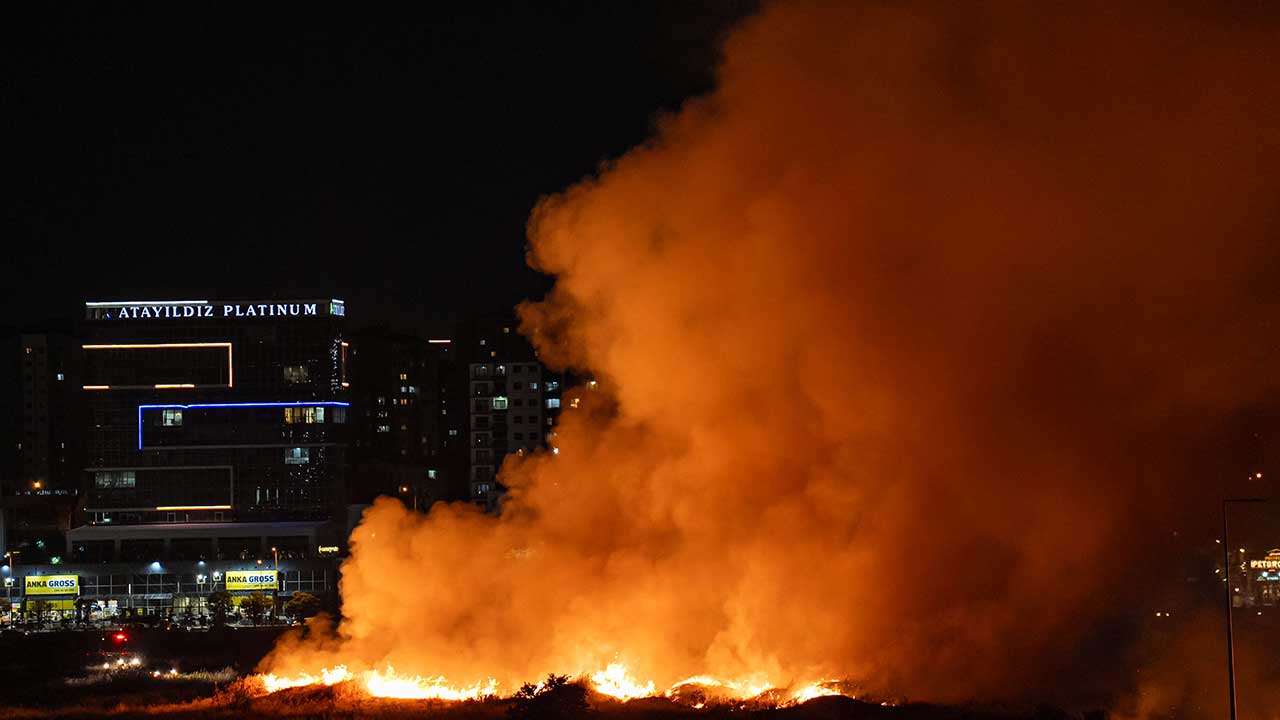 Foto - Ankara'da geceyi alevler aydınlattı