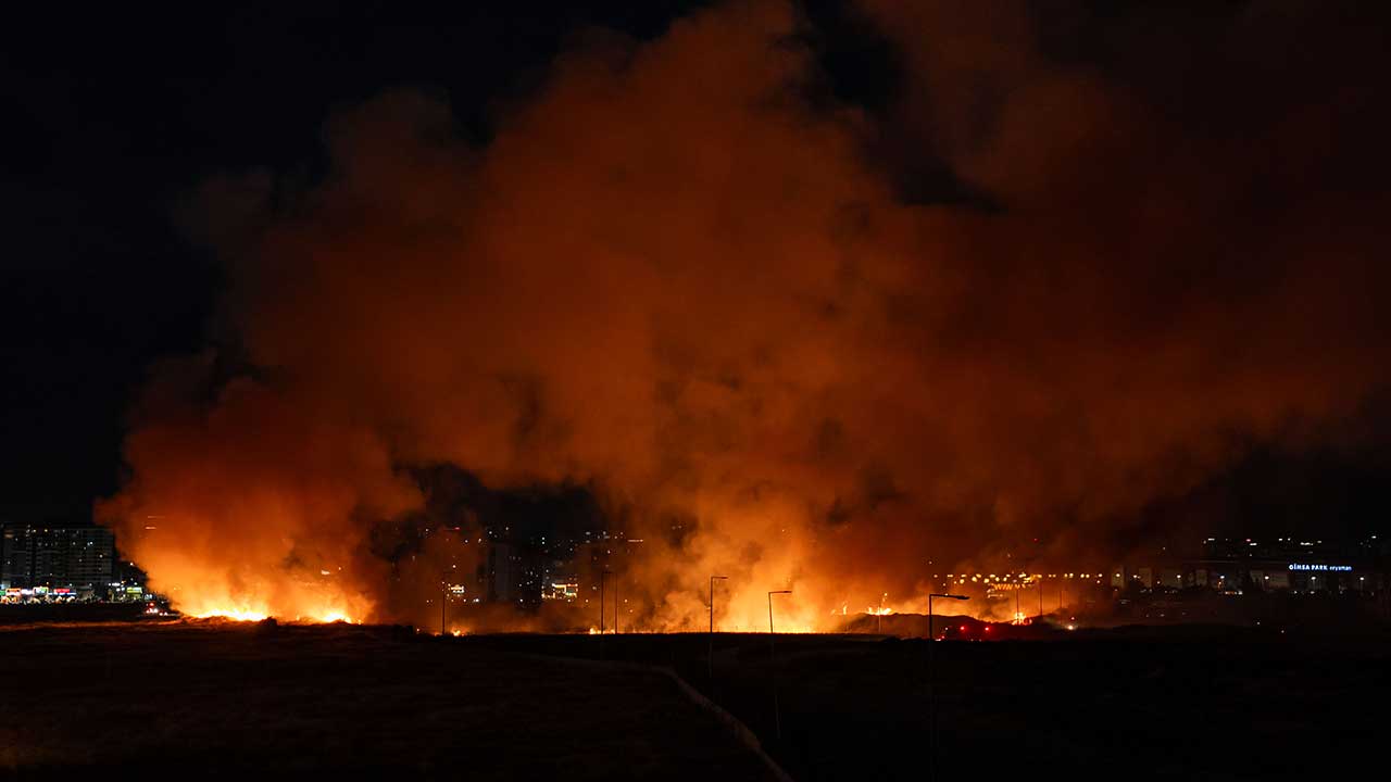 Foto - Ankara'da geceyi alevler aydınlattı
