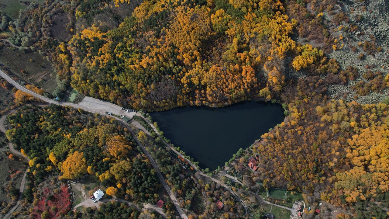 Foto - Ankara’da gizli cennet! Karagöl sonbaharla büyüledi