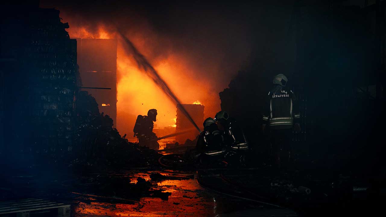 Foto - Ankara'da korkutan yangın