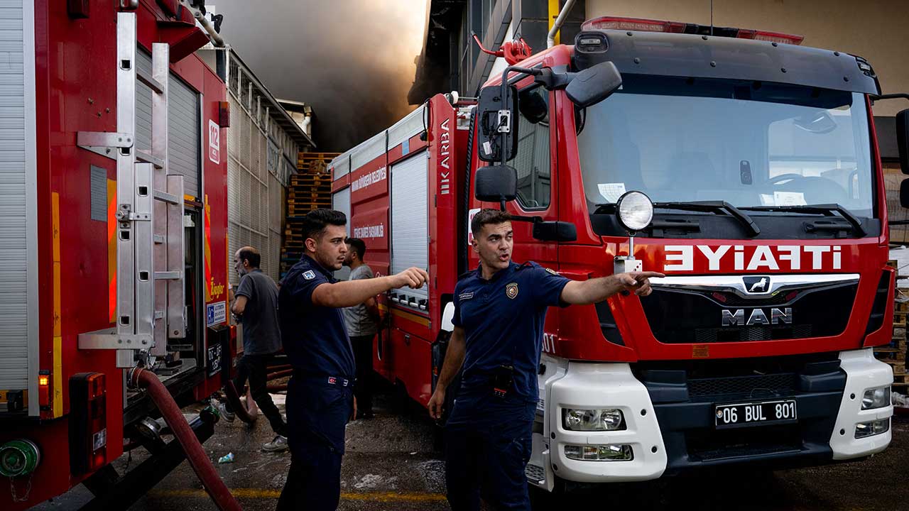 Foto - Ankara'da korkutan yangın