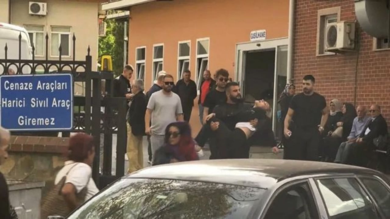 Foto - "Annemi ben öldürdüm, pişmanım" yazmıştı! Tüm gözlerin çevrildiği Güllü’nün kızından yeni paylaşım