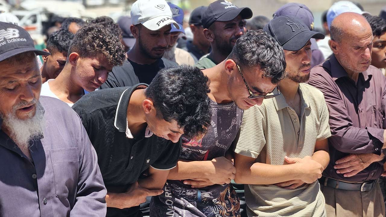Foto - Annenin şehit oğluna vedası yürekleri parçaladı! Mazlumların gözyaşında boğulasın İsrail!