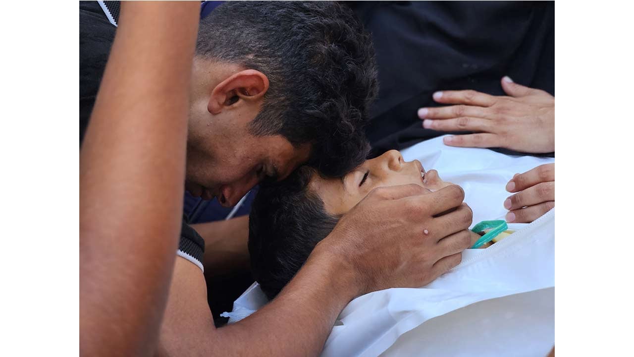 Foto - Annenin şehit oğluna vedası yürekleri parçaladı! Mazlumların gözyaşında boğulasın İsrail!
