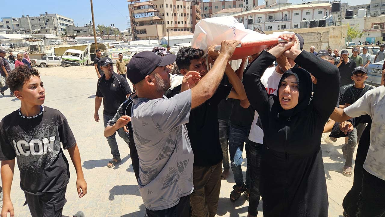 Foto - Annenin şehit oğluna vedası yürekleri parçaladı! Mazlumların gözyaşında boğulasın İsrail!