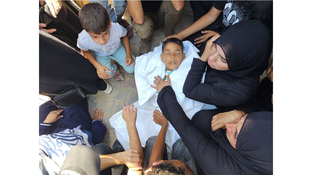 Foto - Annenin şehit oğluna vedası yürekleri parçaladı! Mazlumların gözyaşında boğulasın İsrail!