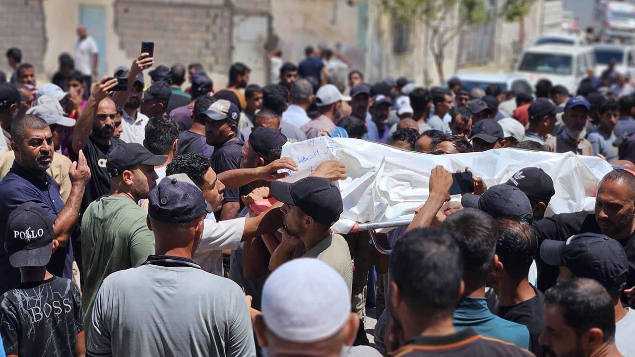 Foto - Annenin şehit oğluna vedası yürekleri parçaladı! Mazlumların gözyaşında boğulasın İsrail!