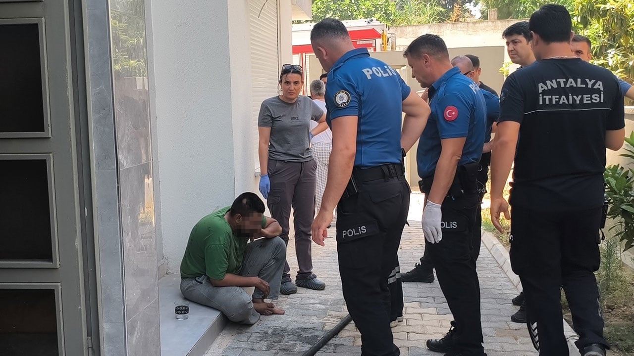 Foto - Annesi kumandayı yüksek sesle istedi diye… Kapıyı kilitleyip evi ateşe verdi, mahalle ayaklandı