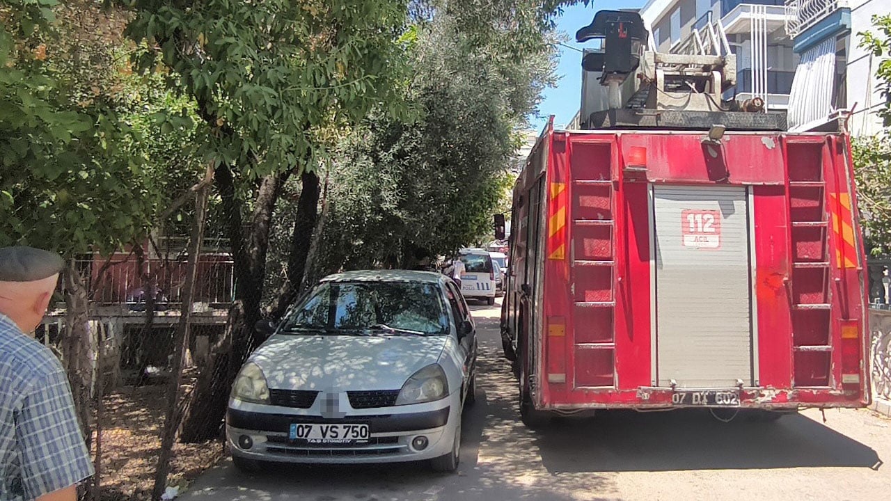 Foto - Annesi kumandayı yüksek sesle istedi diye… Kapıyı kilitleyip evi ateşe verdi, mahalle ayaklandı