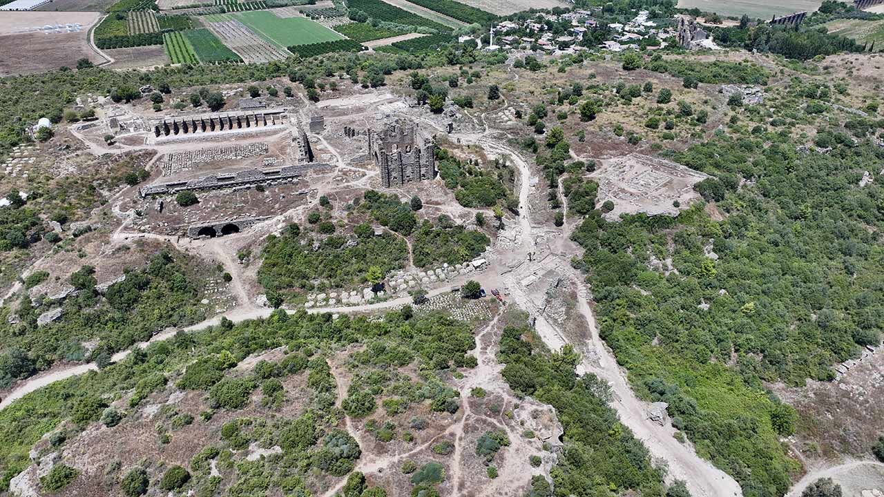 Foto - Antalya'da 2 bin yıllık ana cadde gün yüzüne çıkarıldı