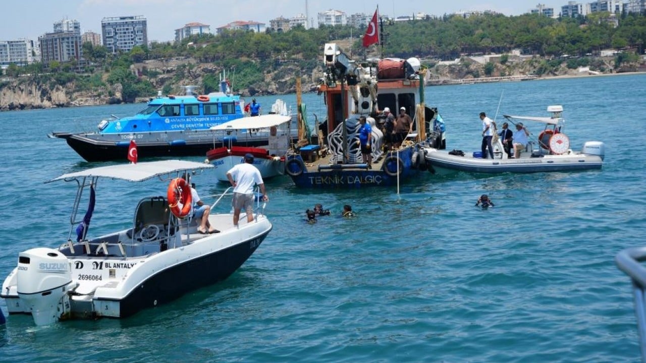 Antalya'da 3D yazıcıyla üretilen yapay resifler denizle buluştu