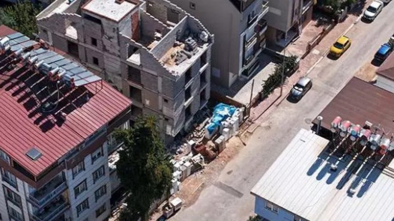 Foto - Antalya'da bir garip olay: Evleri olmadan ev sahibi oldular!