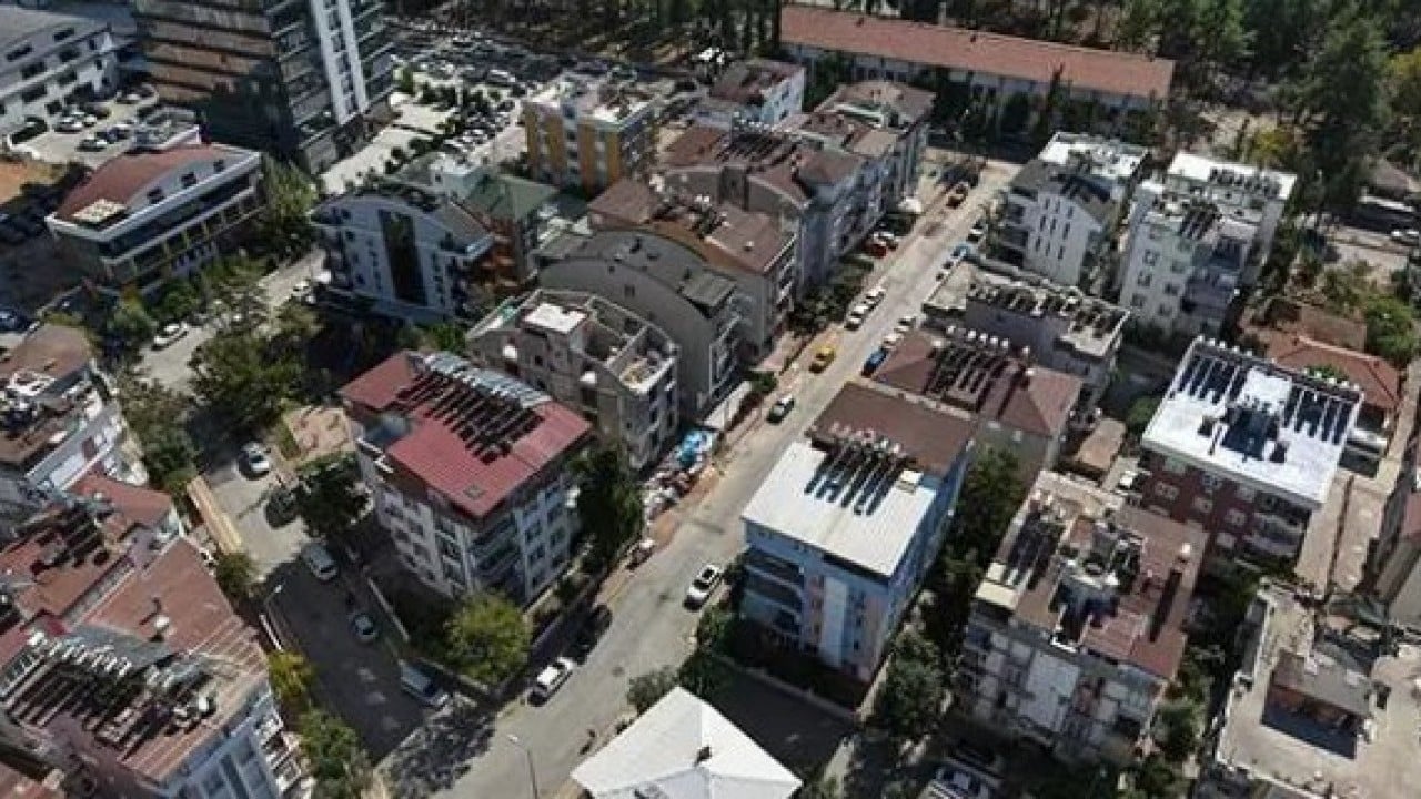 Antalya'da bir garip olay: Evleri olmadan ev sahibi oldular!