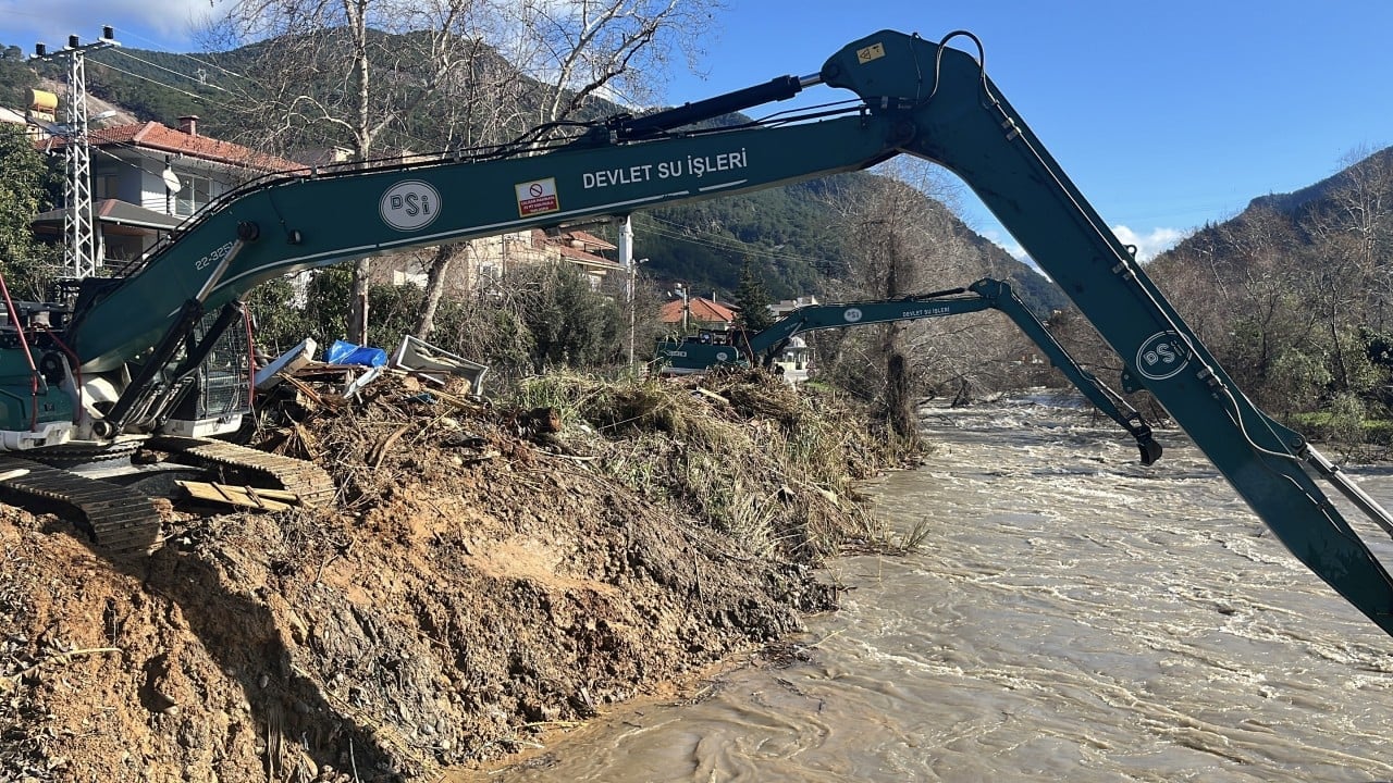 Foto - Antalya'da nehirler taştı sahil şeridi göle döndü! Serik ve Alanya'da sel felaketi: İşletmeler yerle bir oldu