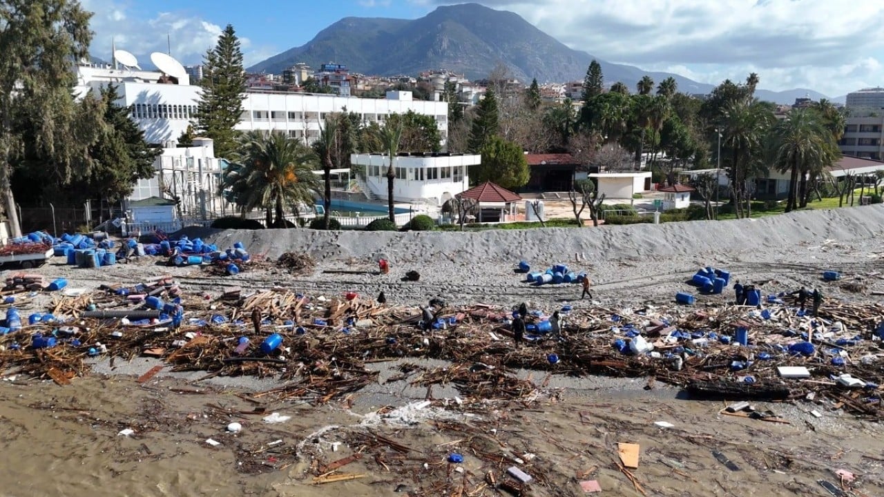 Foto - Antalya'da nehirler taştı sahil şeridi göle döndü! Serik ve Alanya'da sel felaketi: İşletmeler yerle bir oldu