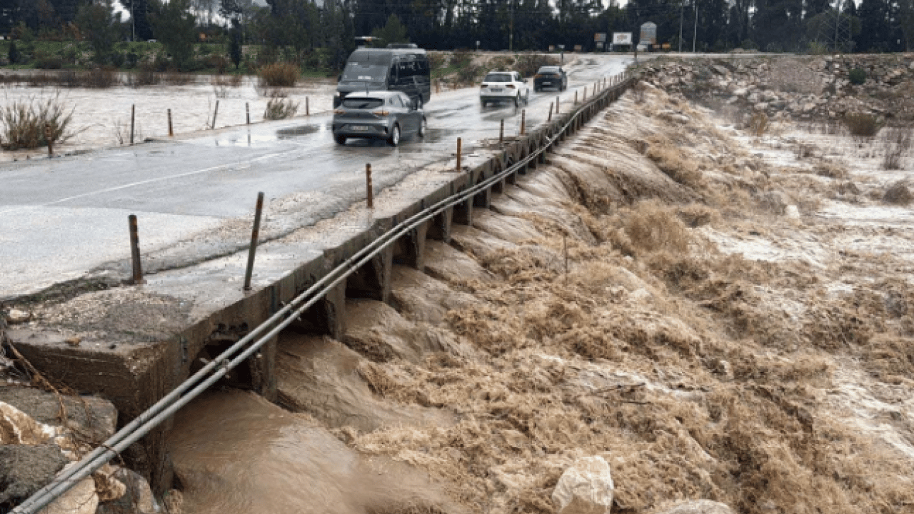 Foto - Antalya’da yağış rekoru! 40 günde bir yıllık yağmur yağdı