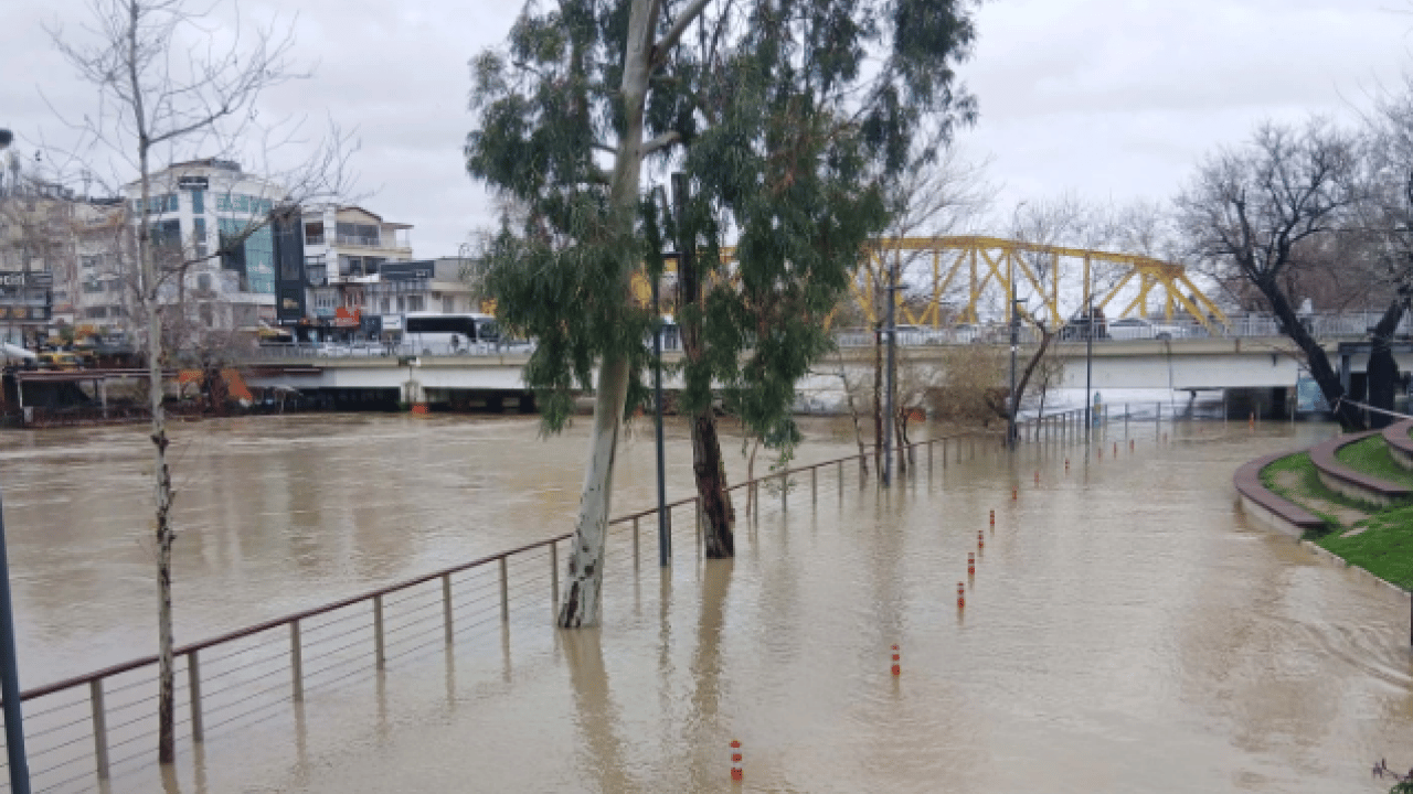 Foto - Antalya’da yağış rekoru! 40 günde bir yıllık yağmur yağdı